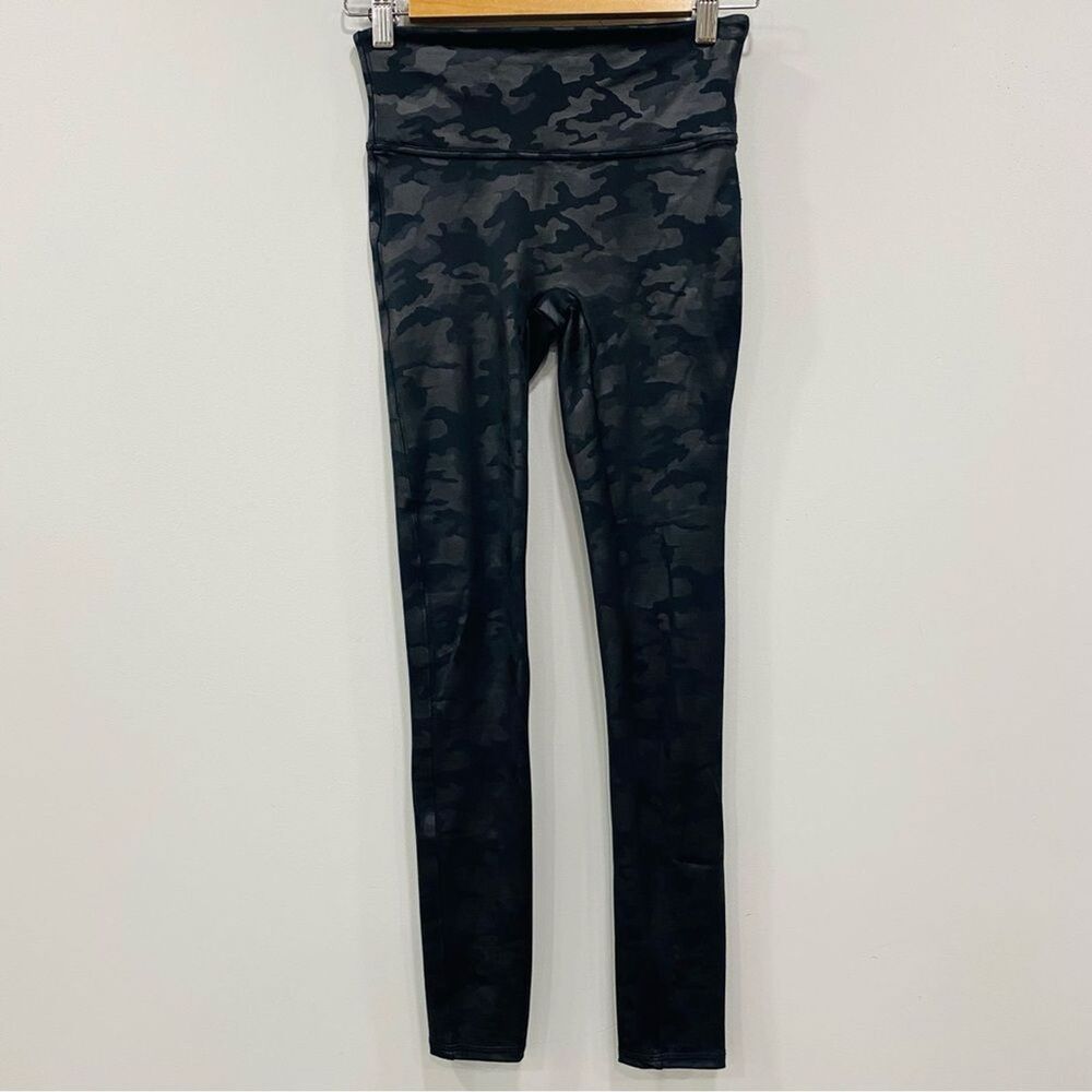 SPANX S Black Faux Leather Camo Seamless Leggings Pull-On Slimming Shapewear